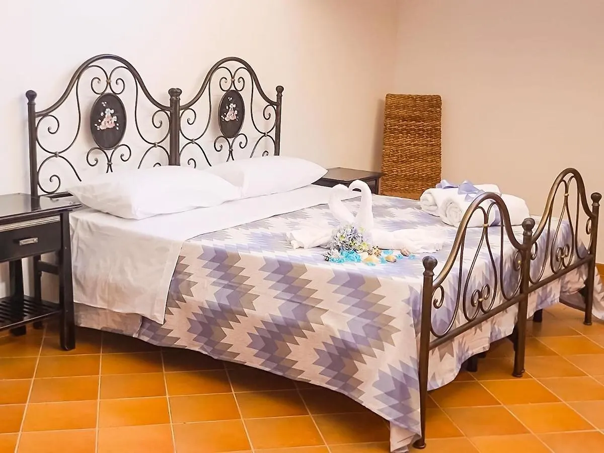 Villa Cefalù 0*,